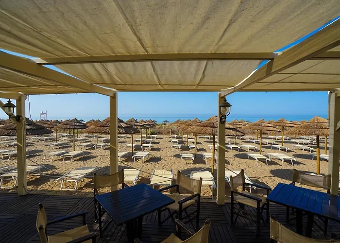 Sikania Eco 度假村 4*